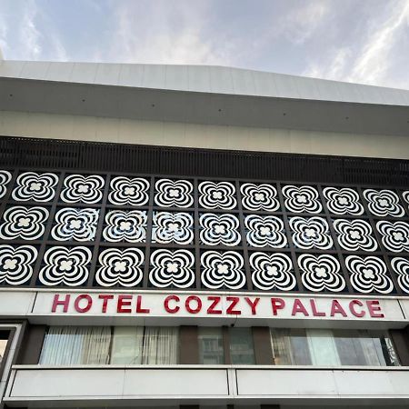 Hotel Cozzy Palace 苏拉特 外观 照片