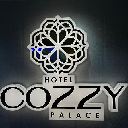 Hotel Cozzy Palace 苏拉特 外观 照片
