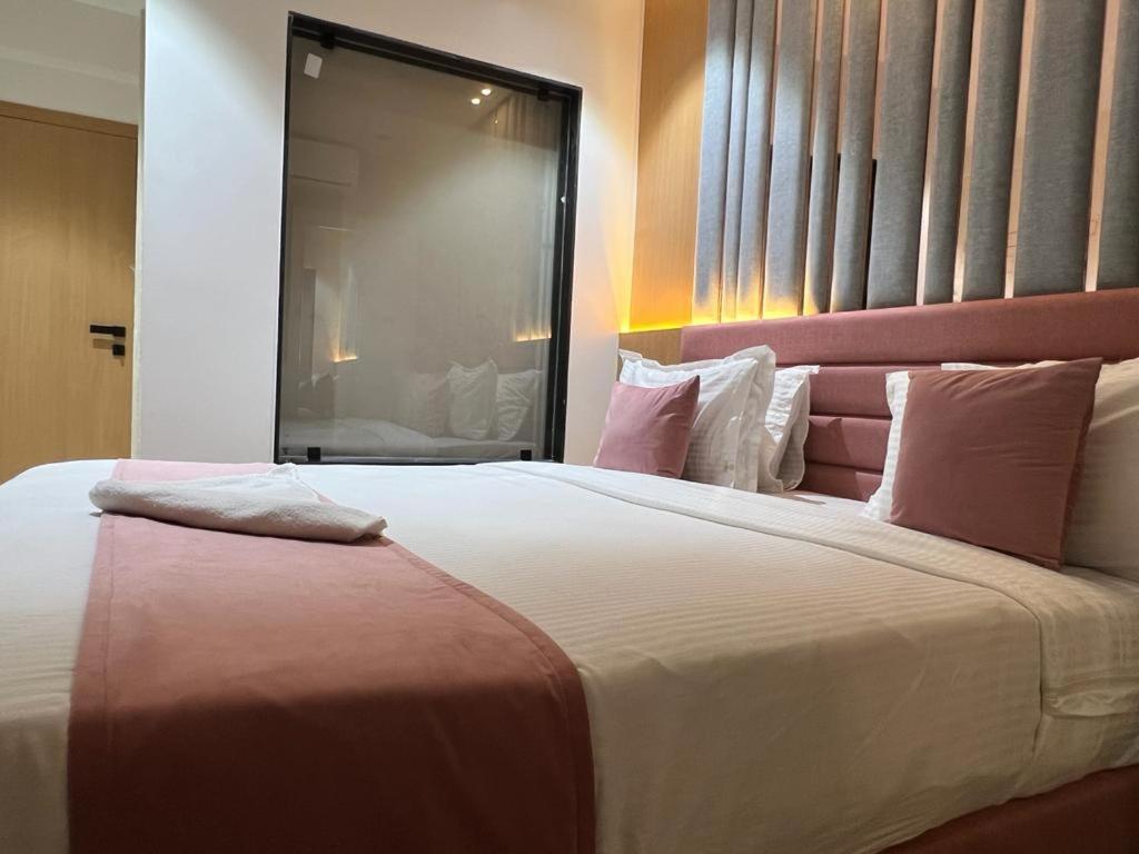 Hotel Cozzy Palace 苏拉特 外观 照片