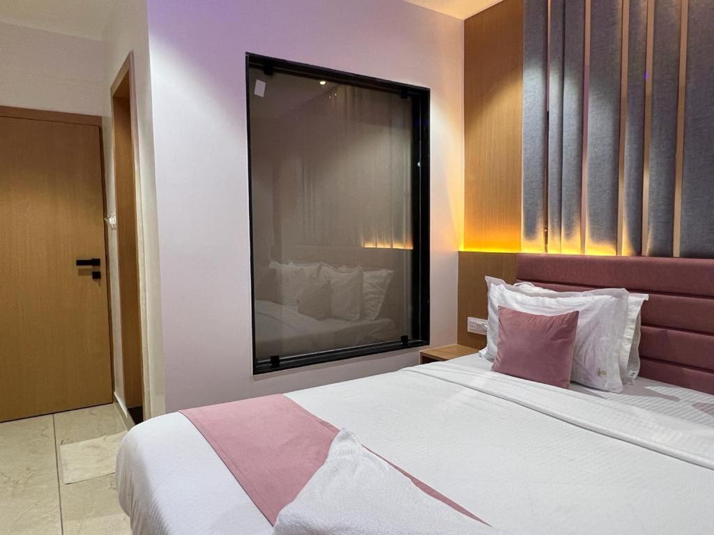 Hotel Cozzy Palace 苏拉特 外观 照片
