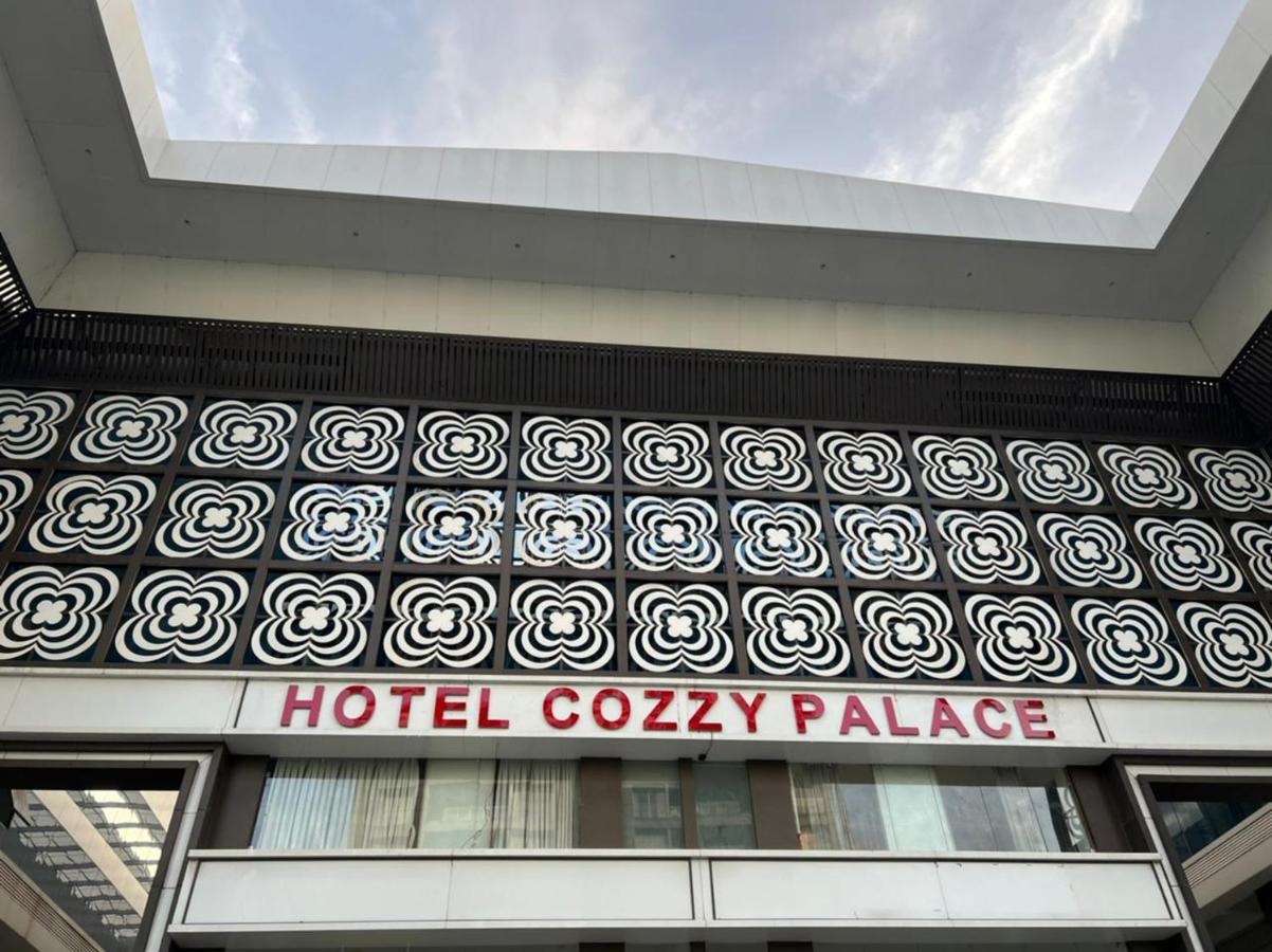 Hotel Cozzy Palace 苏拉特 外观 照片